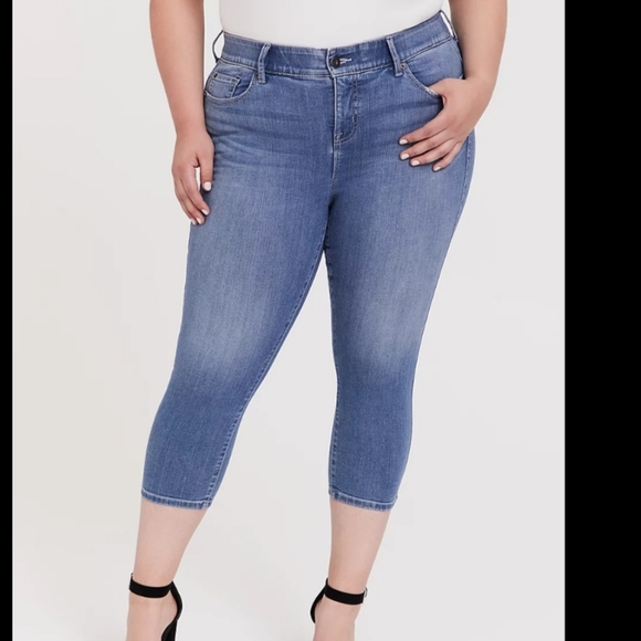Torrid Casual Weekend plus crop denim bombshell skinny stretch size 28 - Picture 1 of 10